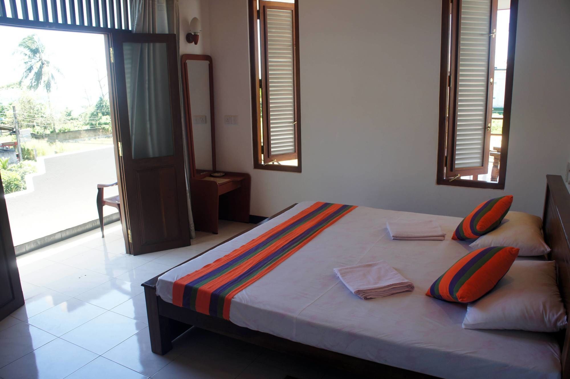 Sam'S Guest House Унаватуна Екстер'єр фото